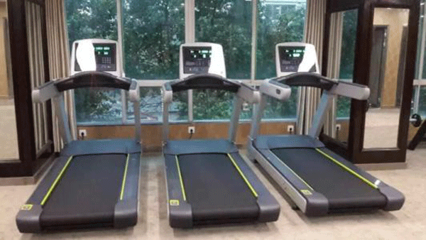 電動跑步機(jī)通過電機(jī)帶動跑帶能體驗(yàn)不同的跑步環(huán)境——西安泰富西瑪電機(jī)（西安西瑪電機(jī)集團(tuán)股份有限公司）官方網(wǎng)站